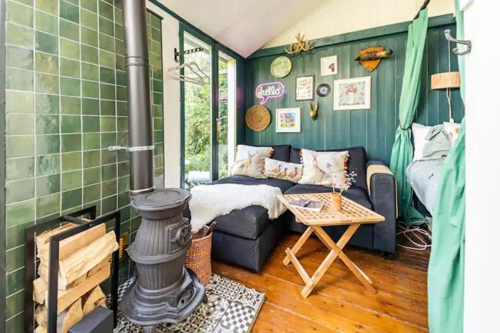 The Lodge - A Tranquil Escape Atworth Exteriér fotografie