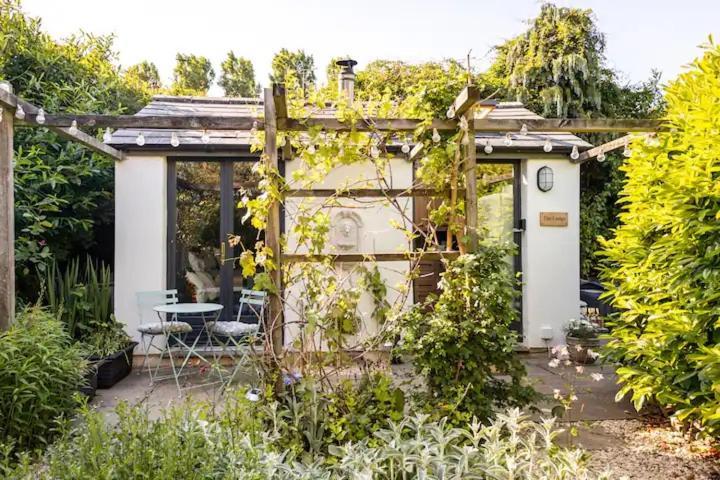 The Lodge - A Tranquil Escape Atworth Exteriér fotografie