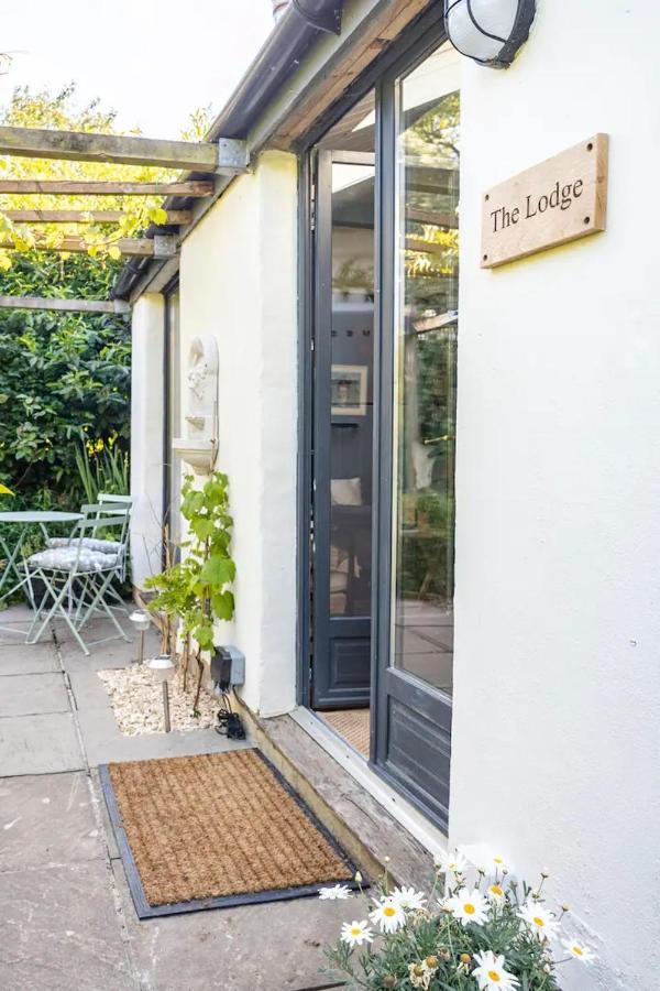 The Lodge - A Tranquil Escape Atworth Exteriér fotografie