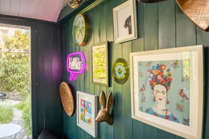 The Lodge - A Tranquil Escape Atworth Exteriér fotografie