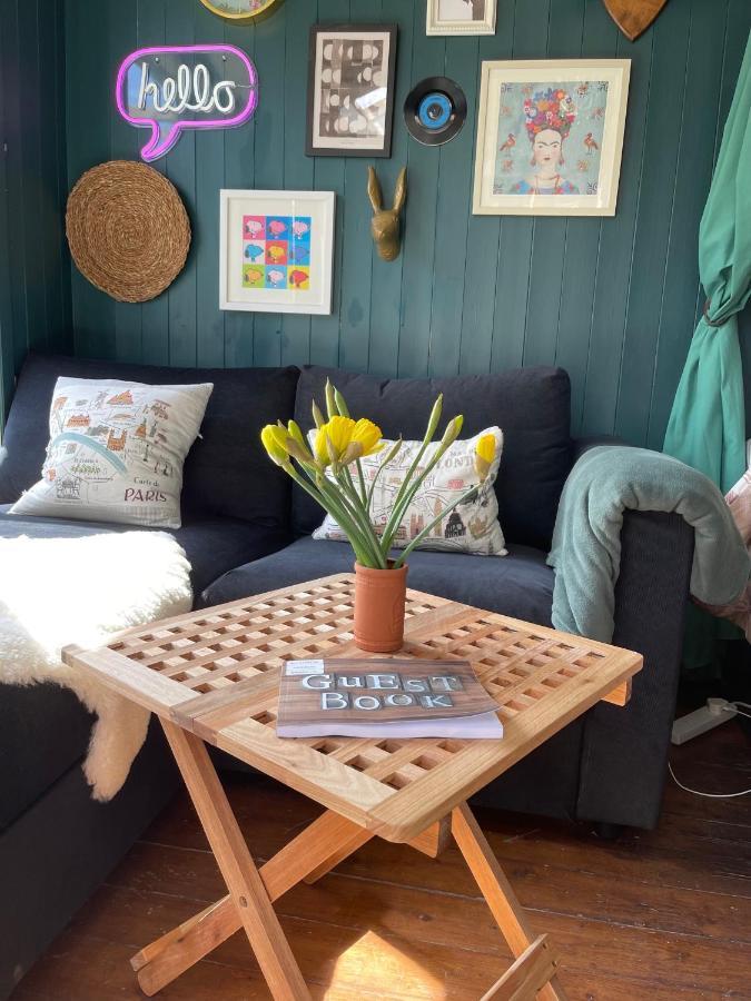 The Lodge - A Tranquil Escape Atworth Exteriér fotografie
